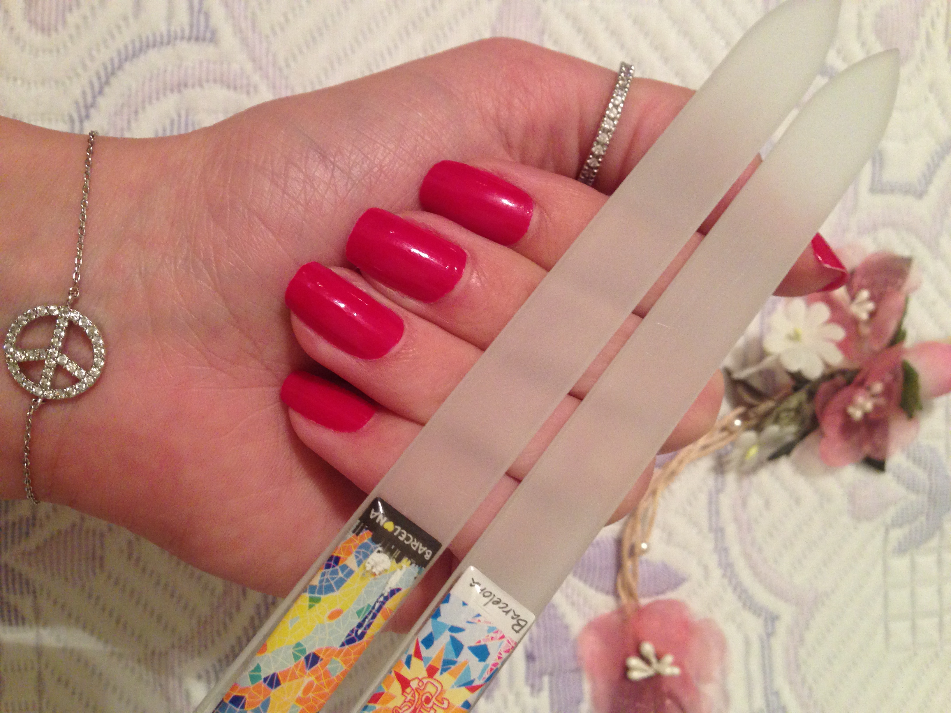Lixa de vidro é mais suave para as unhas (Foto: Reprodução)